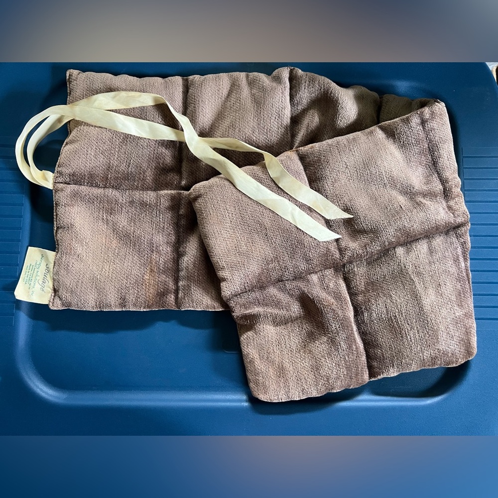 Reusable heating wrap for muscular &/or menstrual pain Brown Quilted Fabric Wrap